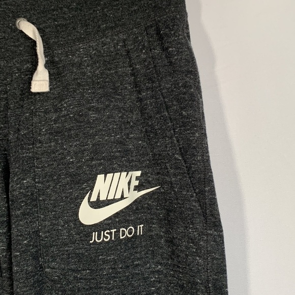 Nike Dark Grey Cropped Skinny Capri Sweatpants - Picture 3 of 7